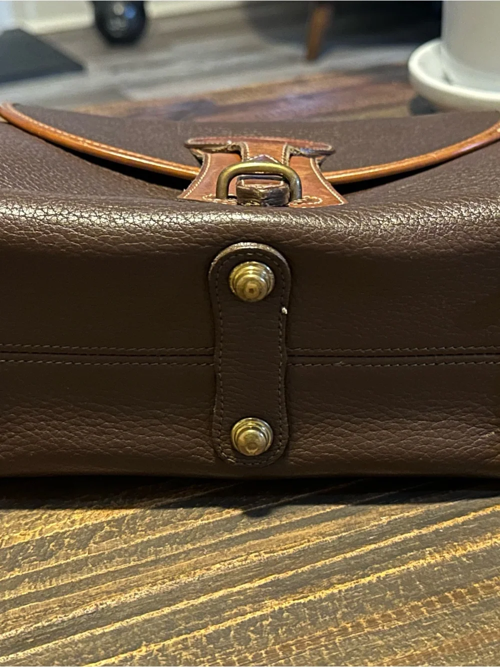 Vintage Dooney & Bourke Essex AWL Brown British Tan Leather Crossbody